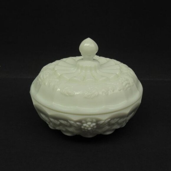 Westmoreland Milk Glass PANELED GRAPE 6 1/2 Inch Chocolate Box with Lid U.S.A. - Picture 1 of 4